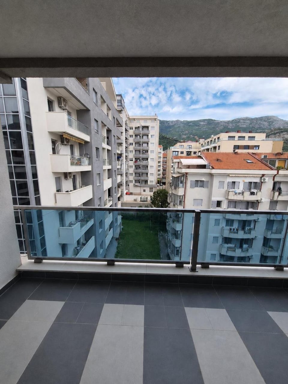 Property building, Day, Balcony/Terrace, City view
