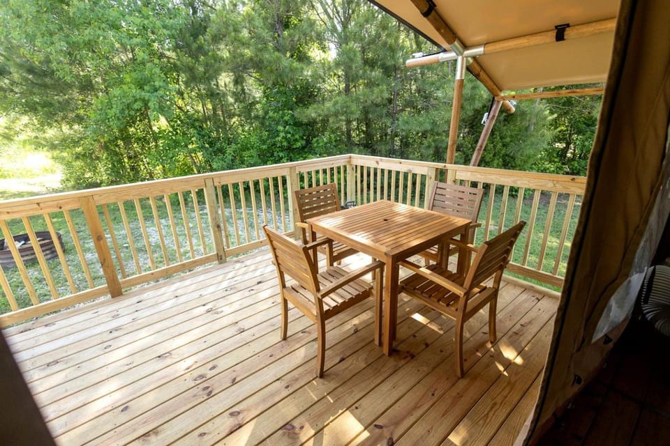 Cozy Lakeside Safari Tent on a Fantastic Resort for an Unforgettable Family Glamping Adventure in Onalaska, Texas Luxury tent in Lake Livingston