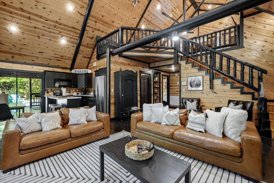 Charming Cabin with Hot Tub Near Casino & State Park in Hochatown, Oklahoma Cabin in Broken Bow