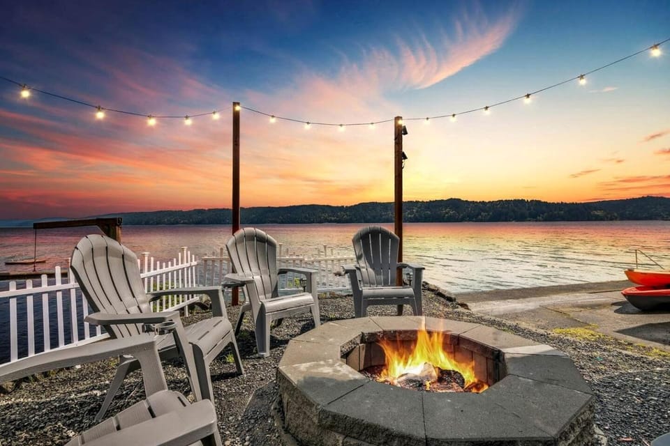 Gorgeous, Waterfront Beach Cottage on Oyster Bay with Easy Access to Olympic National Park House in Hoodsport