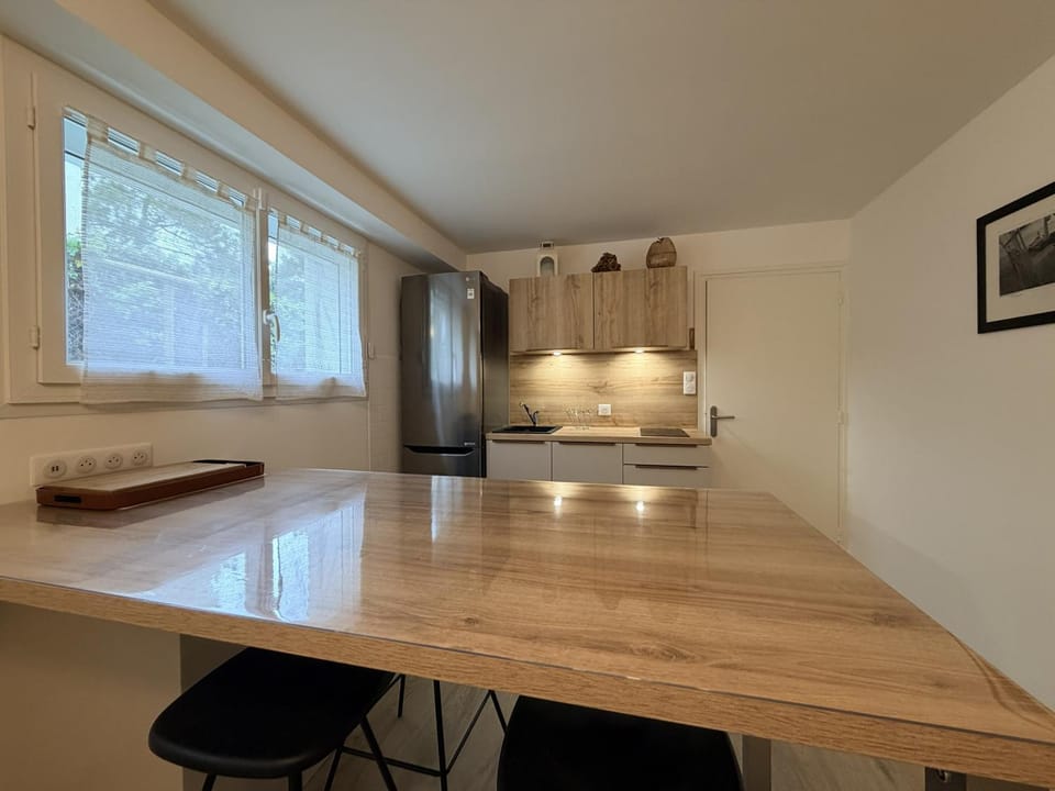 Property building, Kitchen or kitchenette, Living room