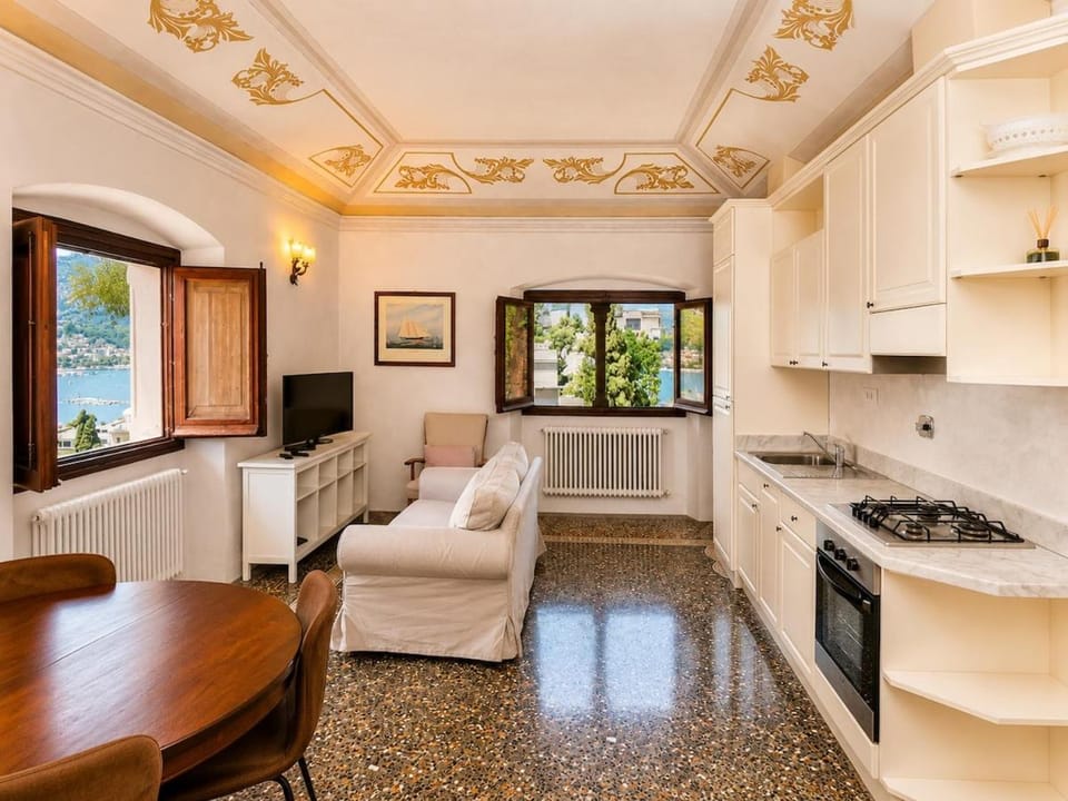 Xenia - 2 rooms apt at Villa Edoardo Apartment in Rapallo