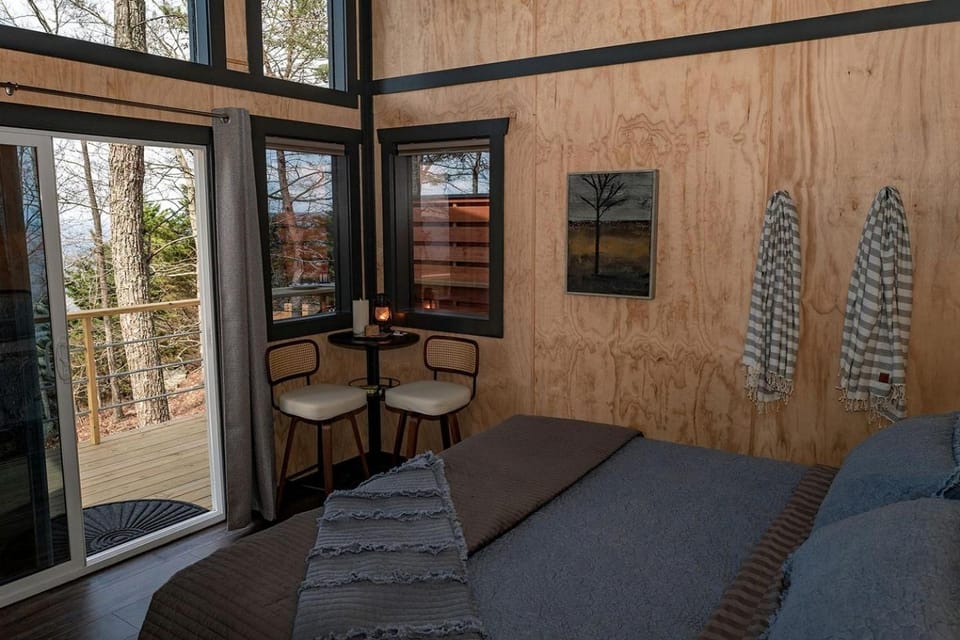 Scenic Studio Chalet with Panoramic Brow Views & Outdoor Shower near Cloudland Canyon, Menlo, Georgia House in Alabama