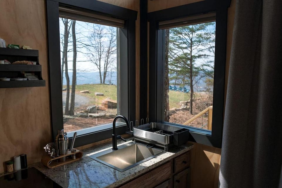 Scenic Studio Chalet with Panoramic Brow Views & Outdoor Shower near Cloudland Canyon, Menlo, Georgia House in Alabama