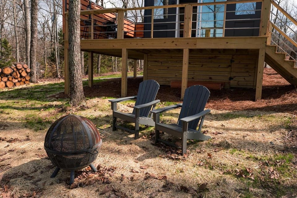 Scenic Studio Chalet with Panoramic Brow Views & Outdoor Shower near Cloudland Canyon, Menlo, Georgia House in Alabama