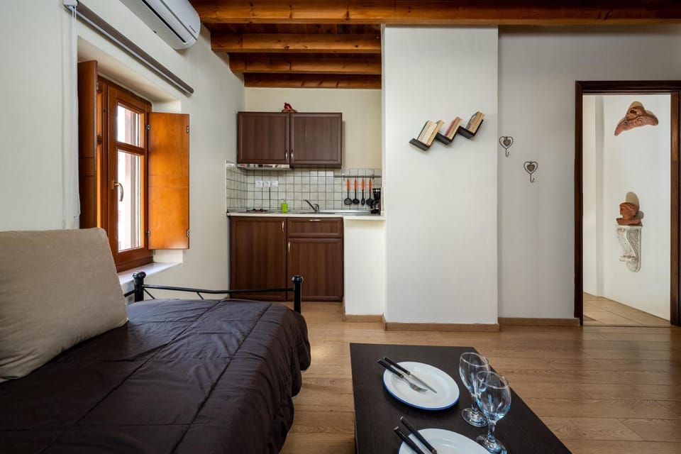 Kitchen or kitchenette, Living room