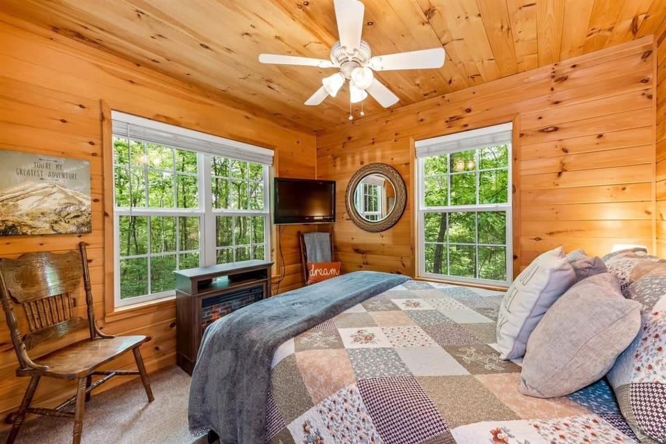 Secluded Cozy Wooden Cabin in Fort Payne, Alabama Cabin in Fort Payne