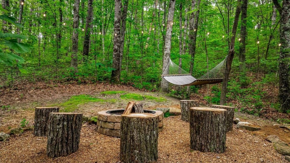 Secluded Cozy Wooden Cabin in Fort Payne, Alabama Cabin in Fort Payne