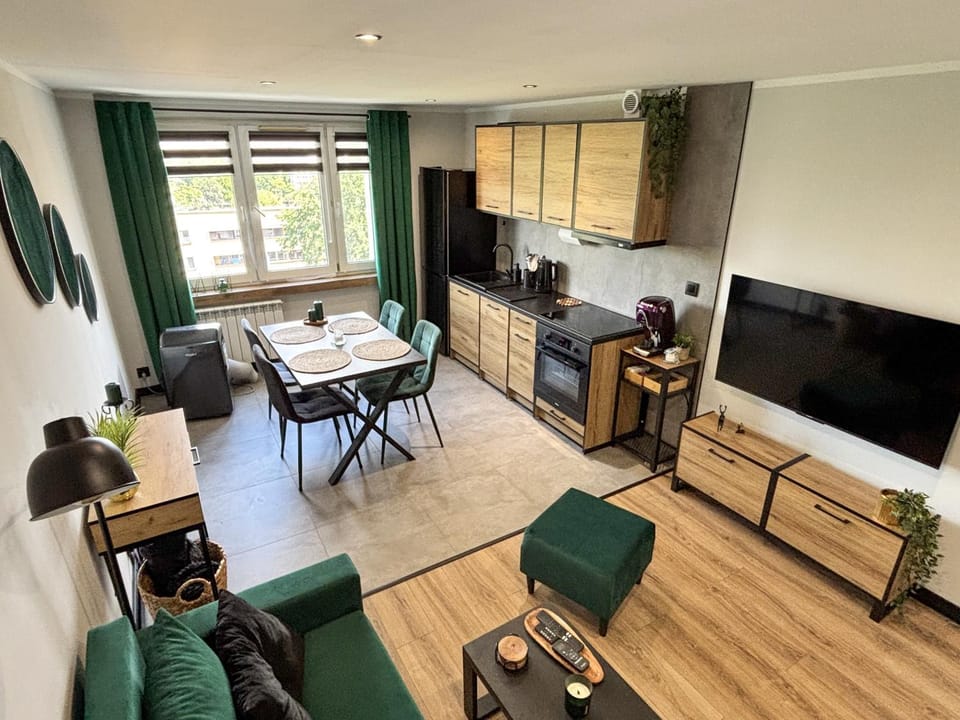 TV and multimedia, Kitchen or kitchenette, Living room, Seating area, Dining area, oven