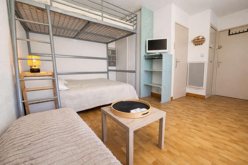 TV and multimedia, Living room, bunk bed