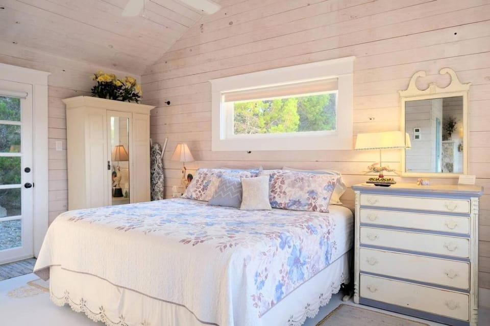 Pet-Friendly Canyon Lake Getaway Rental Ideal for a Texas Hill Country Retreat House in Canyon Lake