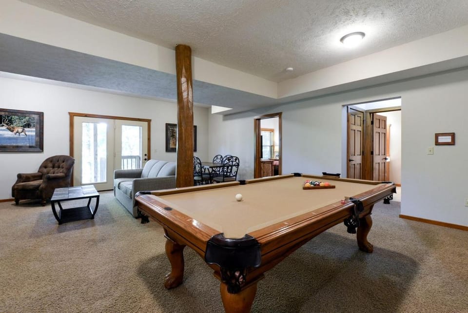 Spacious Cabin with Indoor and Outdoor Swimming Pool in Branson, Missouri Cabin in Indian Point
