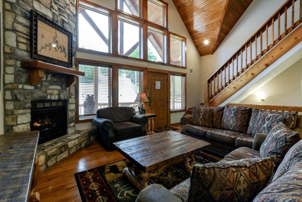 Wonderful Cabin with Game Room and Swimming Pool in Branson, Missouri Cabin in Indian Point