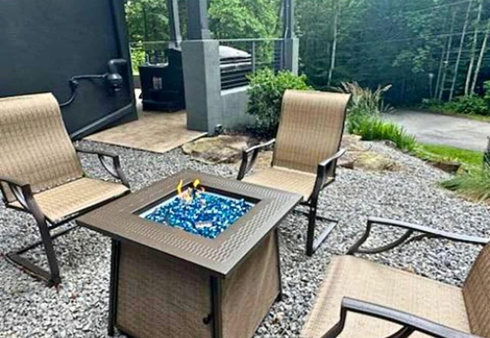 Cozy Mountain Escape with Panoramic Views & Hot Tub near Great Smoky Mountains, Waynesville, NC House in Waynesville