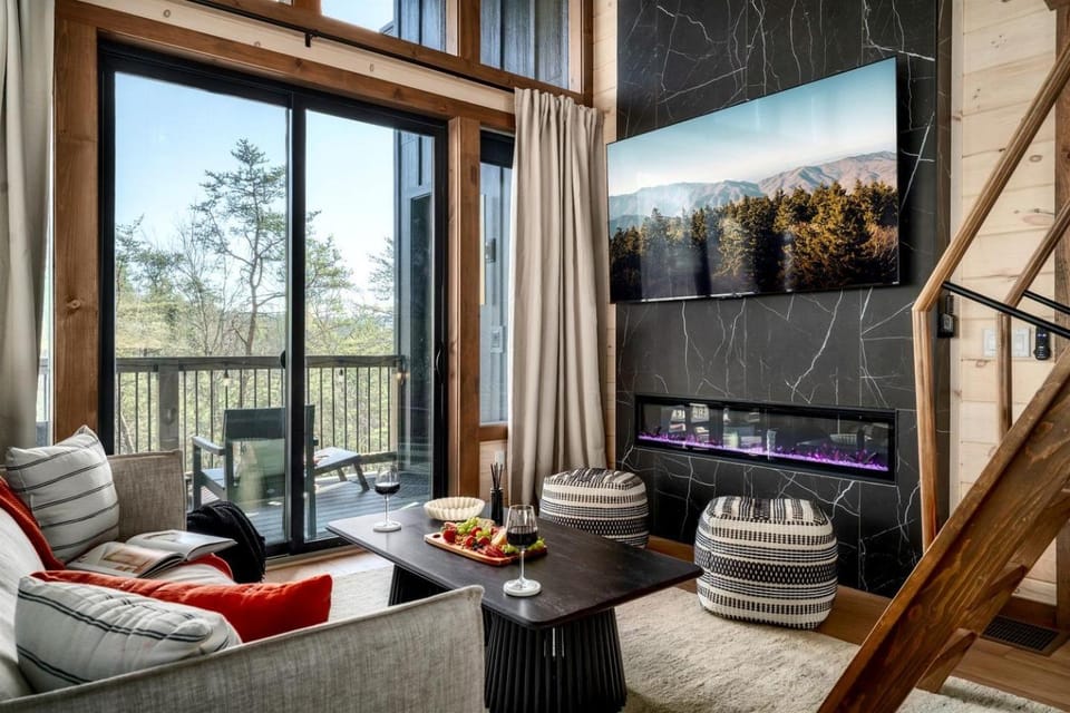 Romantic Luxury Cabin • Hot Tub & Sauna near Dollywood, Sevierville TN Cabin in Pigeon Forge