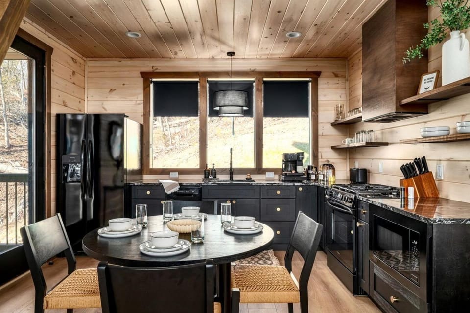 Romantic Luxury Cabin • Hot Tub & Sauna near Dollywood, Sevierville TN Cabin in Pigeon Forge