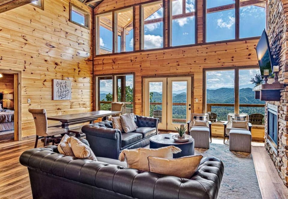 Luxurious Sevierville Mountain Retreat • Heated Indoor Pool, Hot Tub & Arcade, Sevierville, TN House in Sevier County