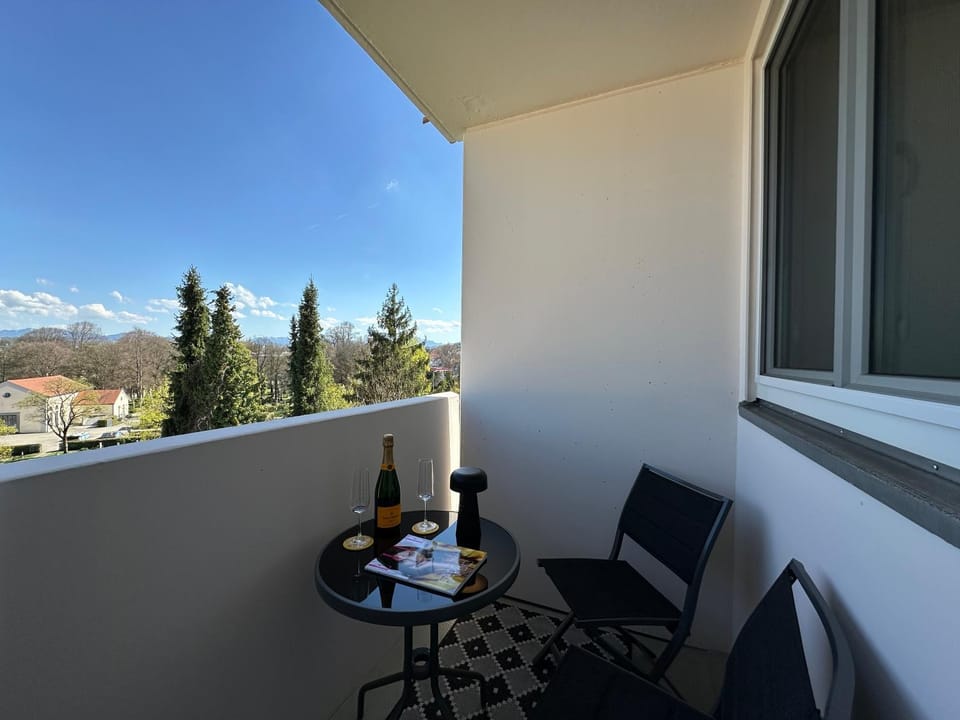 Balcony/Terrace, City view, Garden view, Mountain view
