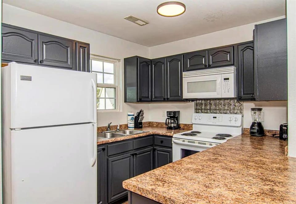 Charming Family Retreat with Hot Tub near Dollywood in Sevierville, Tennessee House in Sevierville
