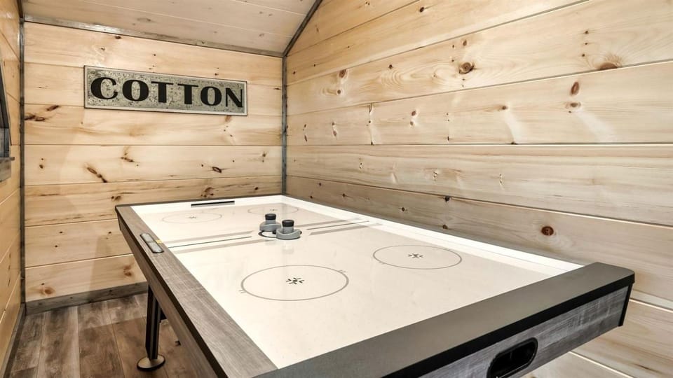 Incredible Cabin Amazing for a Relaxing Vacation in Sevierville, Tennesee Cabin in Sevierville