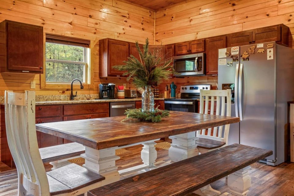 Scenic Smoky Mountain Log Cabin with Indoor Pool & Hot Tub Near Dollywood – Sevierville Cabin in Sevierville