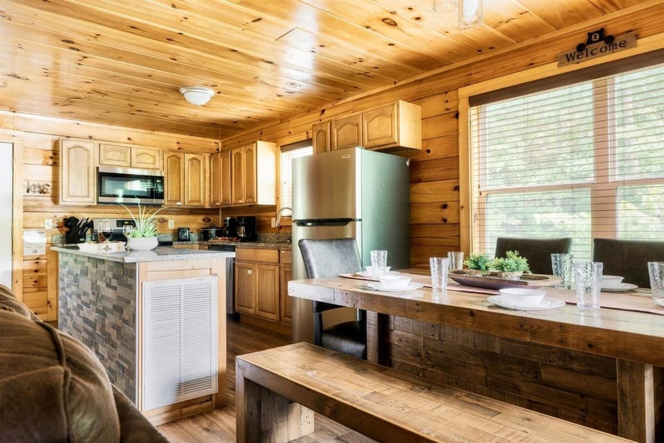 Impressive Secluded Cabin with Hot-tub and Foosball in Pigeon Forge, Tennessee Cabin in Pigeon Forge