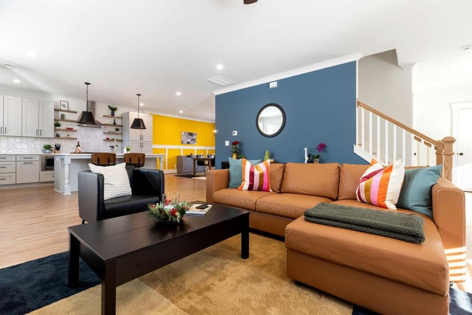 Luminous Urban Vacation Rental Haven near Catawba River in North Carolina House in Charlotte