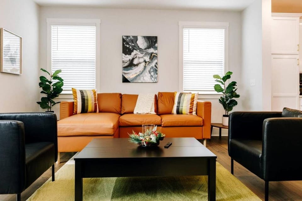 Radiant Urban Vacation Rental Sanctuary near Catawba River in North Carolina House in Charlotte