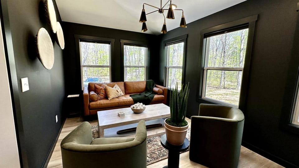 Relaxing Cabin Nestled Amidst Trees and Fire Pit Provided in Monteagle, Tennessee Cabin in Monteagle
