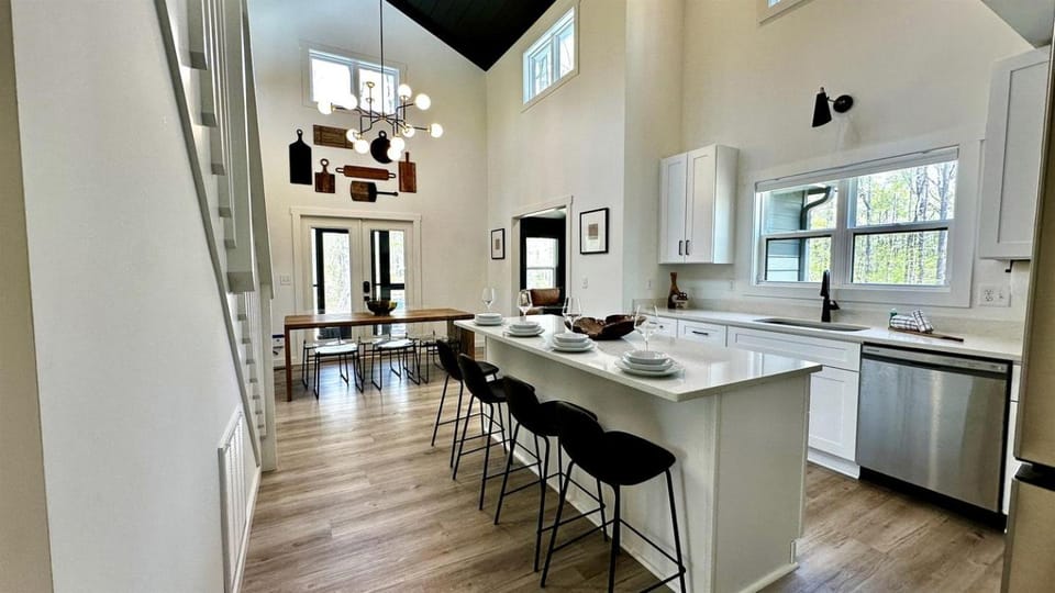 Relaxing Cabin Nestled Amidst Trees and Fire Pit Provided in Monteagle, Tennessee Cabin in Monteagle