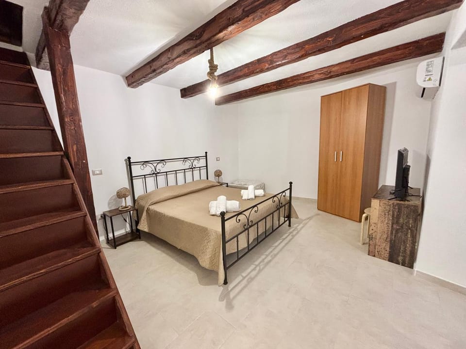 TV and multimedia, Bedroom, wardrobe