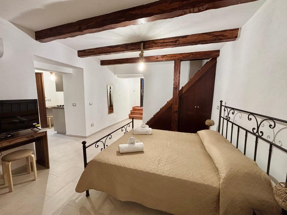 TV and multimedia, Bedroom, air conditioner
