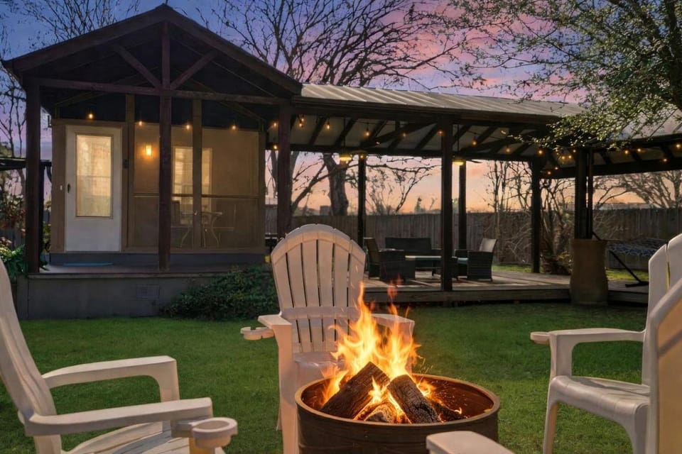 Cozy, Pet Friendly Cottage with Gorgeous Outdoor Space for a Weekend Getaway to New Braunfels, Texas House in New Braunfels