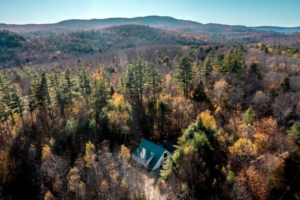 Cozy A-Frame Cabin with Hot Tub & Sauna near Stratton Mountain, Vermont Cabin in South Londonderry