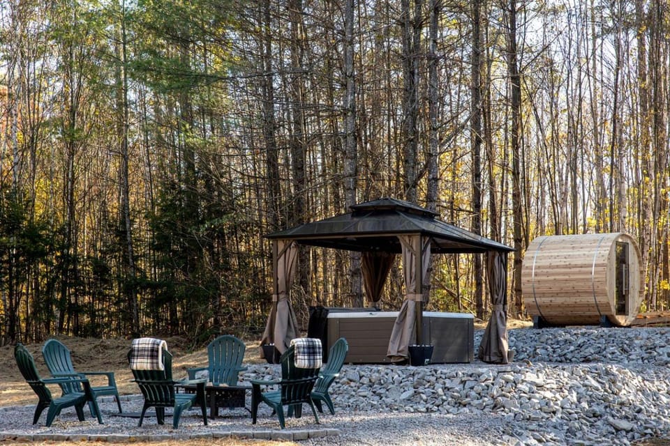 Cozy A-Frame Cabin with Hot Tub & Sauna near Stratton Mountain, Vermont Cabin in South Londonderry