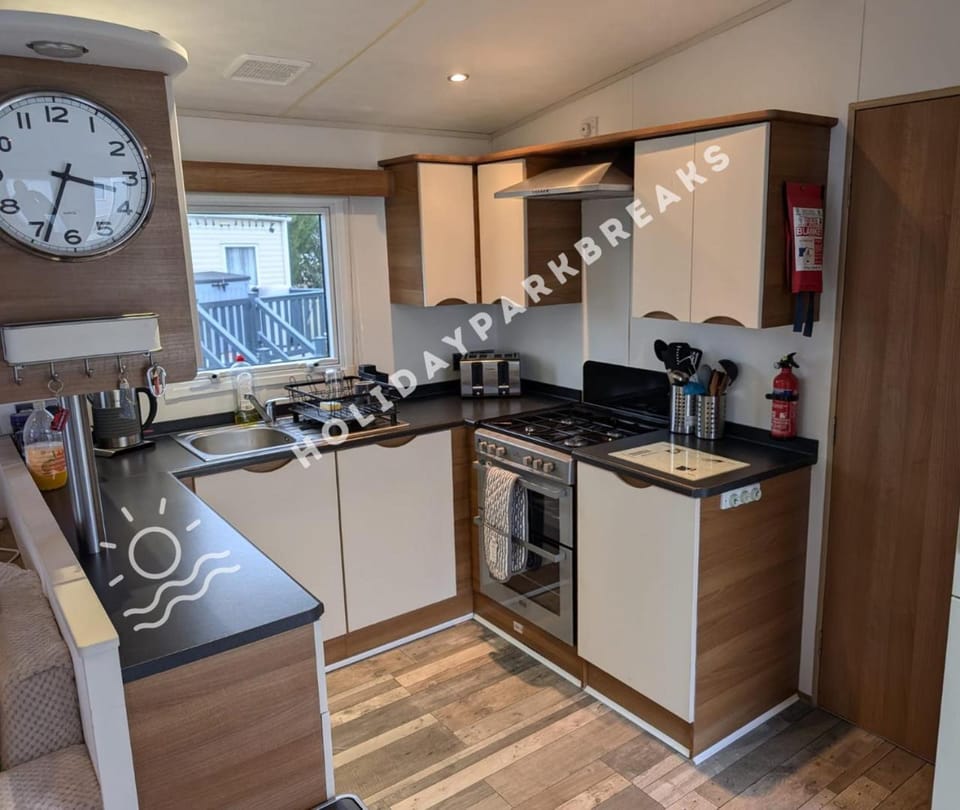 Large 2 bedroom Static Home at Seal Bay, Selsey House in Selsey