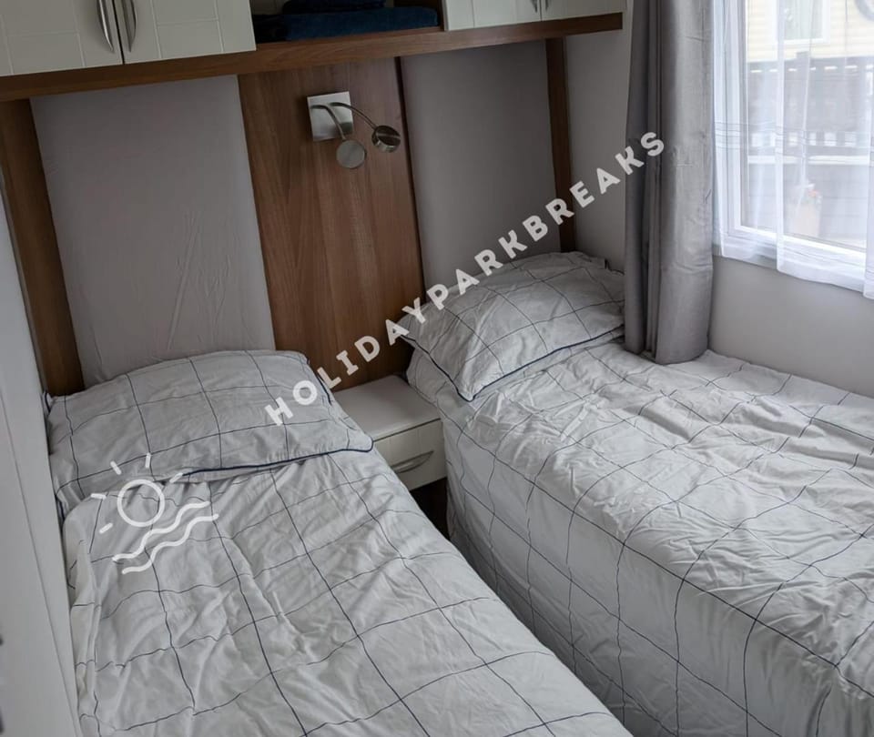 Large 2 bedroom Static Home at Seal Bay, Selsey House in Selsey