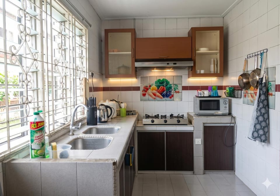 Kitchen or kitchenette, kitchen