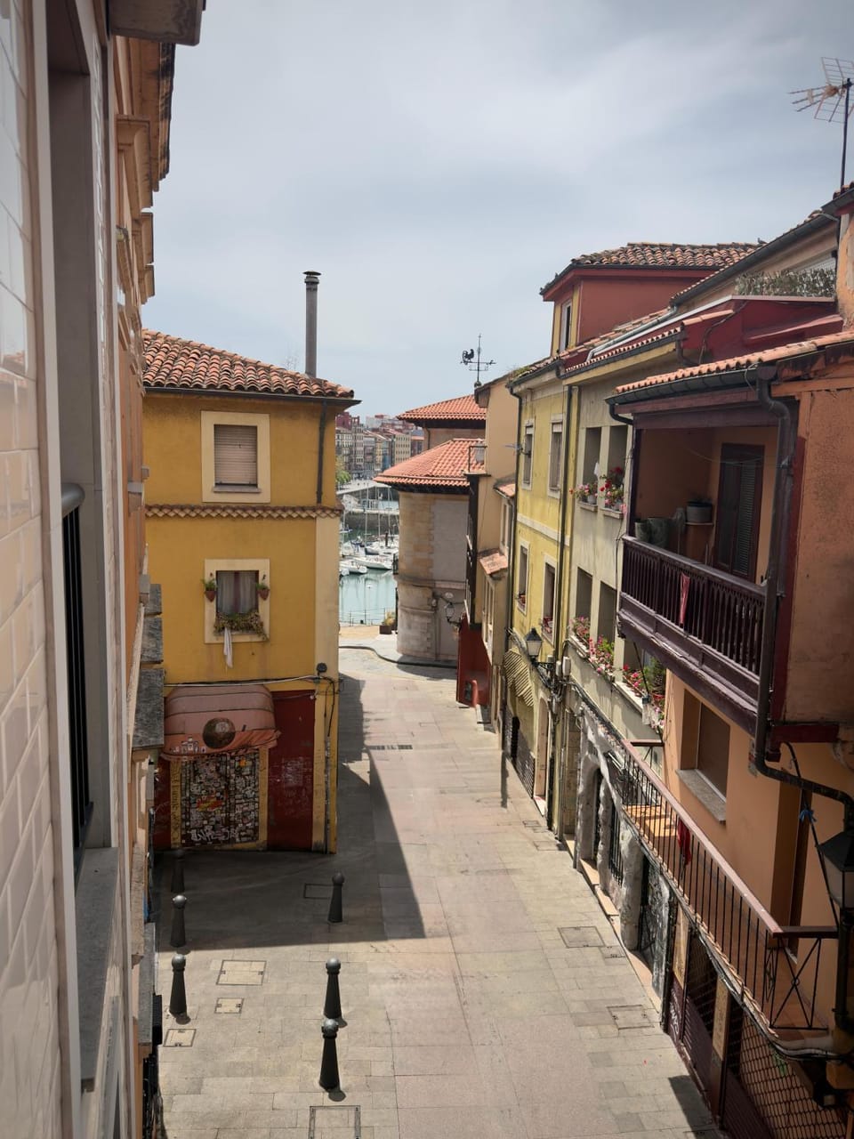 Neighbourhood, Beach, Street view, Location