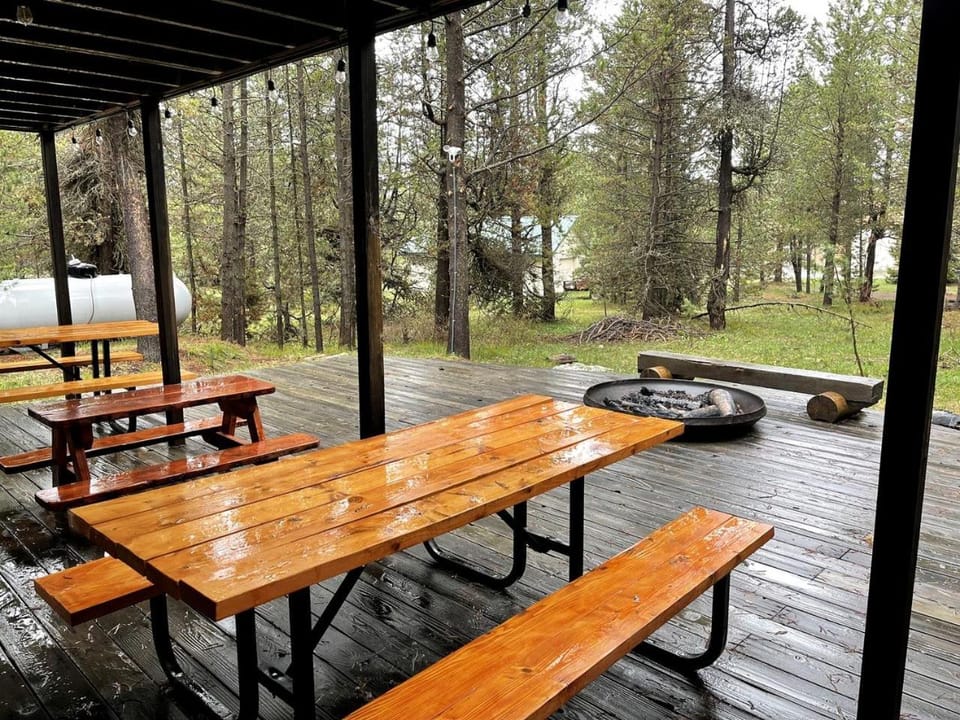 Cozy Log Cabin Close to Yellowstone National Park, Idaho Cabin in Island Park