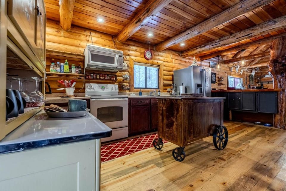 Cozy Rustic Log Cabin with Trails & Wildlife Near Yellowstone, Island Park Idaho Cabin in Island Park