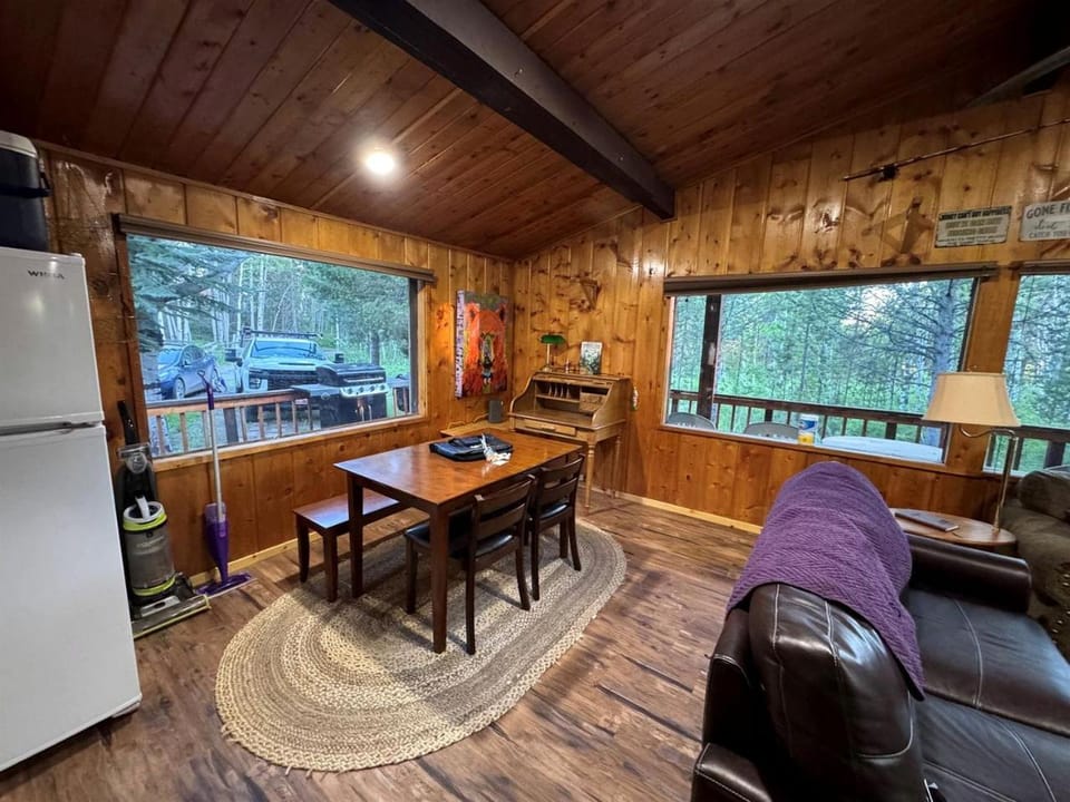 Cozy Secluded Cabin Surrounded by Trees near Yellowstone, Idaho Cabin in Island Park