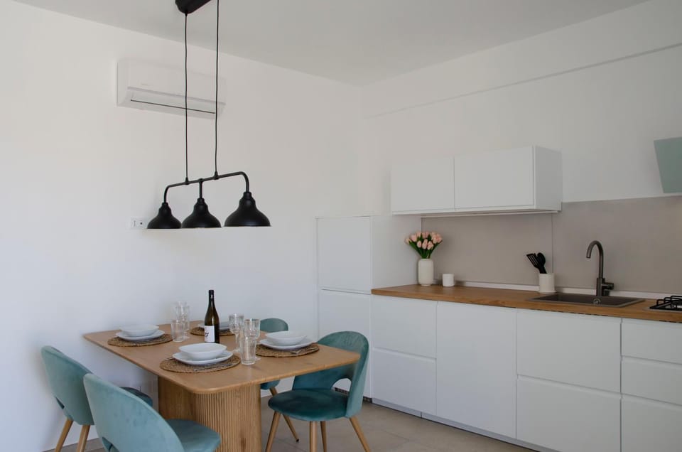 Minimal Luxury Apt with Garden Terrace 100m from sea Apartment in Santa Maria del Focallo