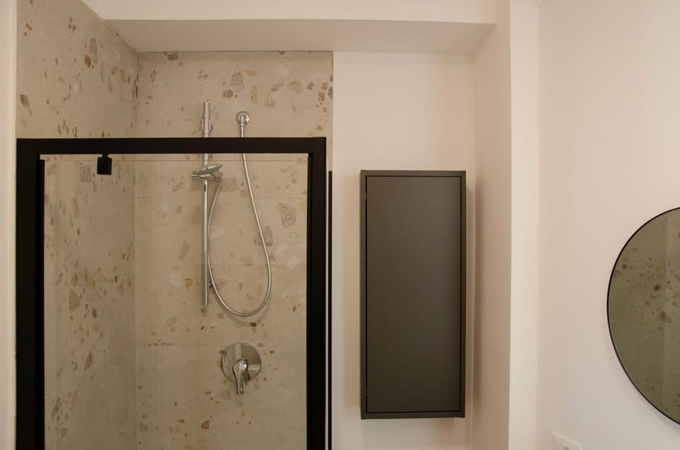 Minimal Luxury Apt with Garden Terrace 100m from sea Apartment in Santa Maria del Focallo