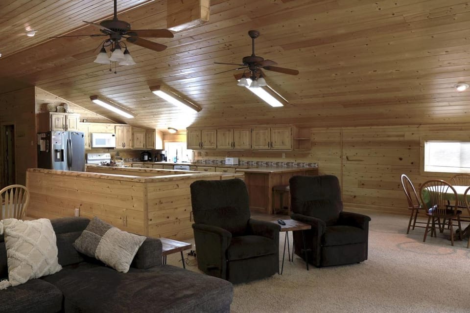 Amazing Spacious Barn near Yellowstone National Park, Idaho House in Island Park