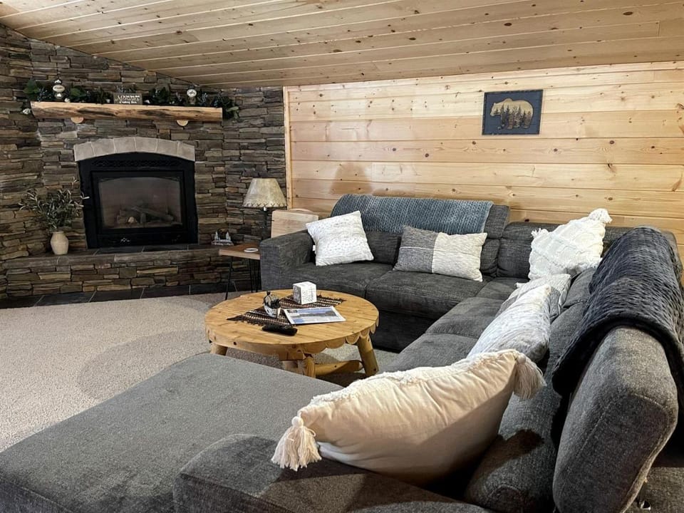 Amazing Spacious Barn near Yellowstone National Park, Idaho House in Island Park