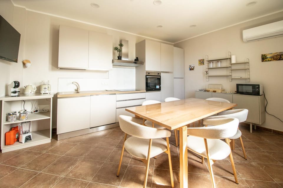 TV and multimedia, Kitchen or kitchenette, Dining area