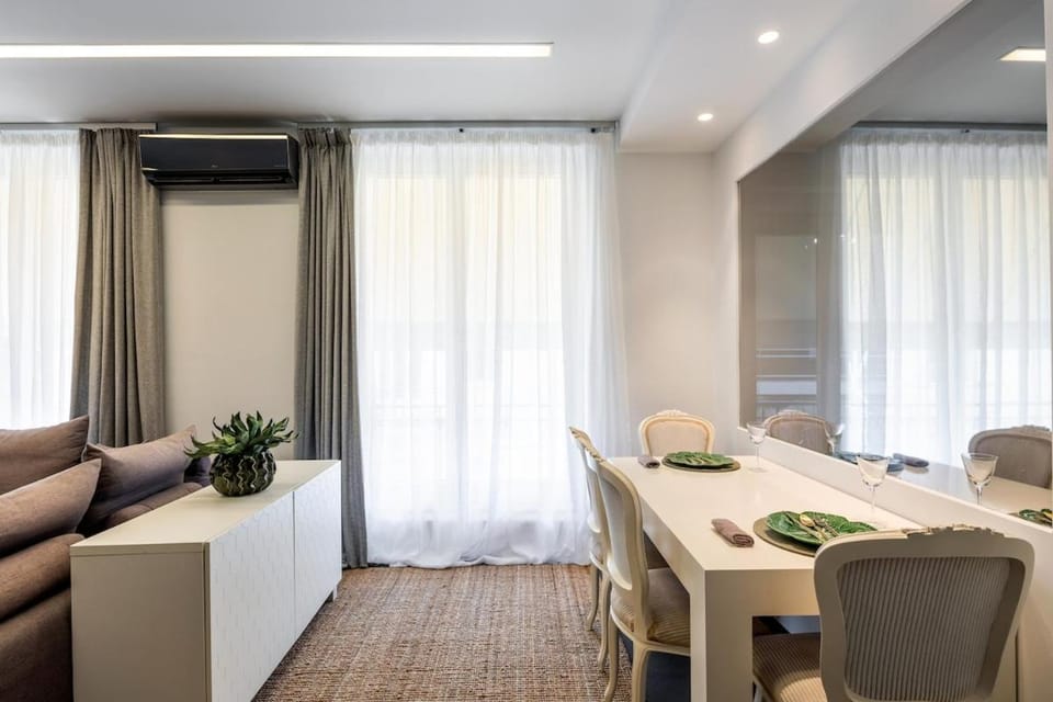 Hip Athens Designer's Suite with Balcony, near Metro and Acropolis VASIAs DELUXE SUITE Apartment in Athens
