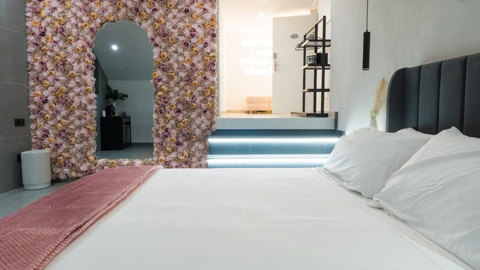 Bed, Photo of the whole room, Bedroom, wardrobe