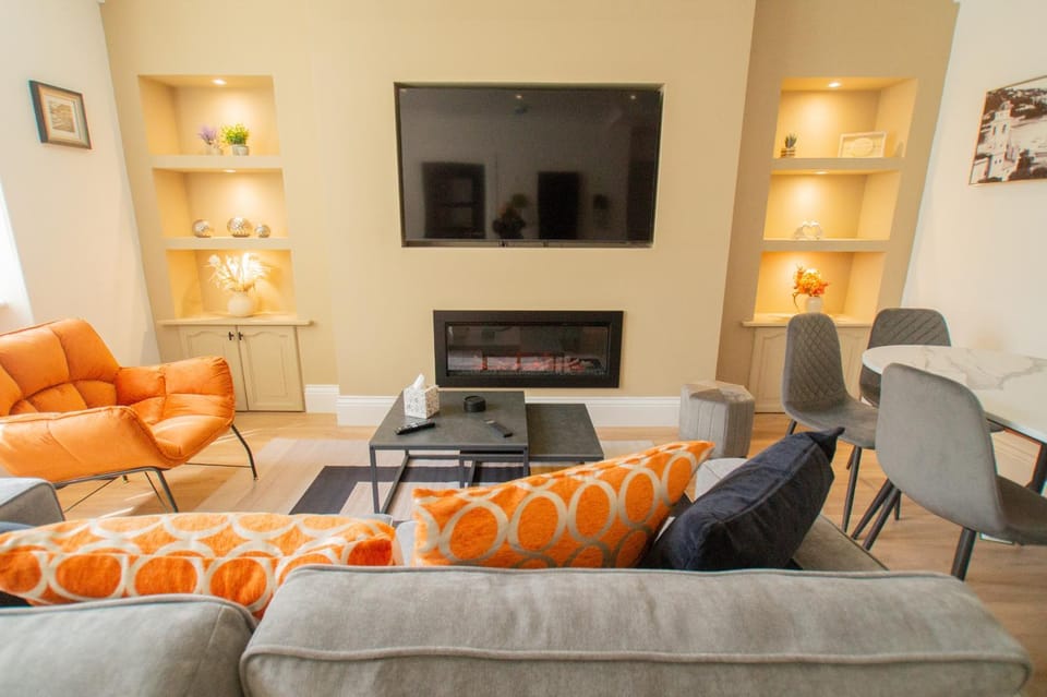 Communal lounge/ TV room, Living room